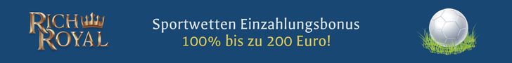 Ein Banner mit Rich Royal in goldener Schrift mit einer Krone, Sportwetten Einzahlungsbonus 100% bis zu 200 Euro! in weißer und gelber Schrift auf Blau, und ein Fußball auf Gras auf der rechten Seite.